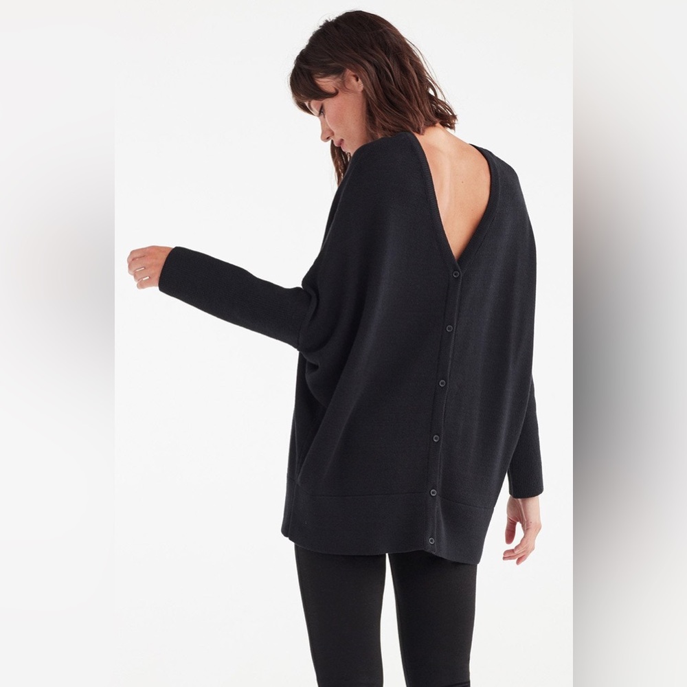NWT VETTA Capsule The V-Neck Oversized Sweater